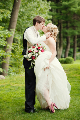 Bride and groom photos - wedding photography poses